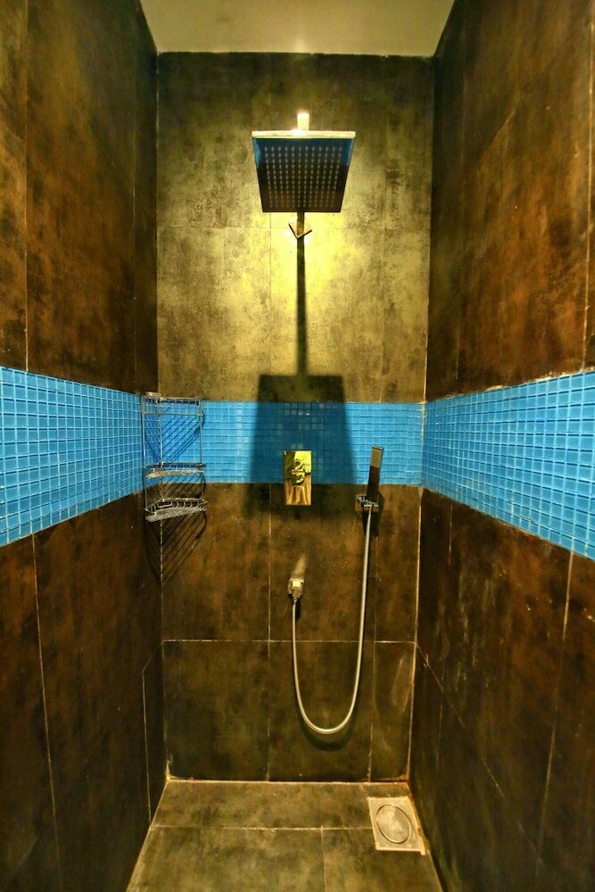 Фото R Degrees - Ambalangoda