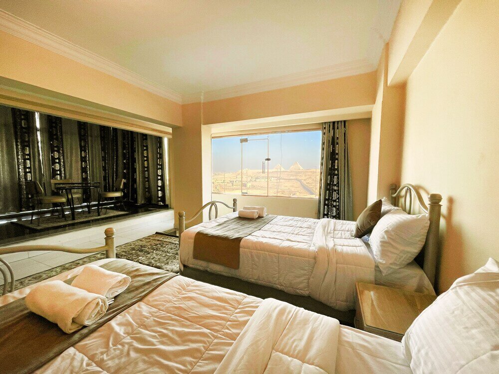 Фото Pyramids House