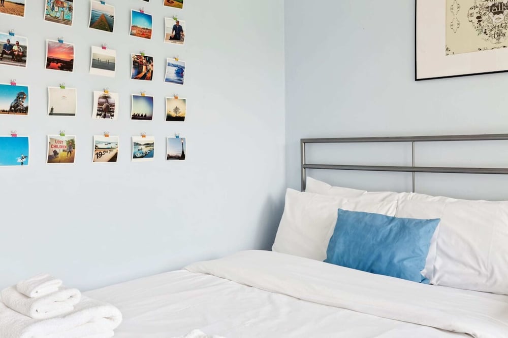 Фото Spacious 2 Bedroom Apartment in Cricklewood