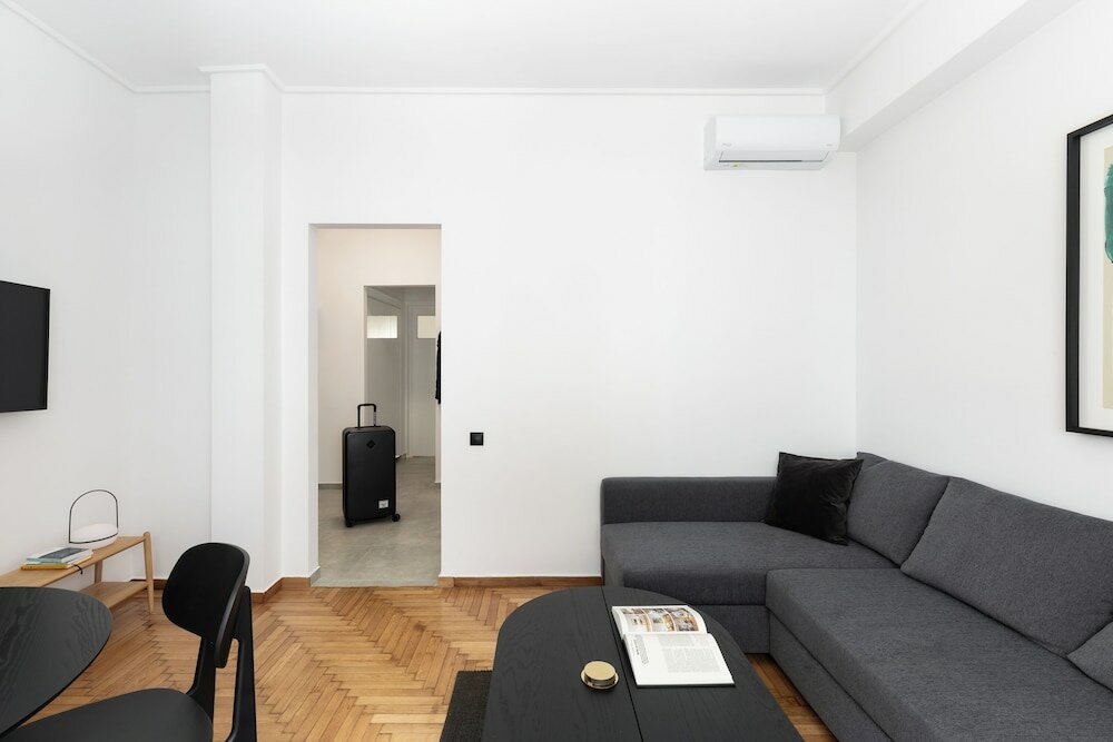 Фото Elliot Neapoli