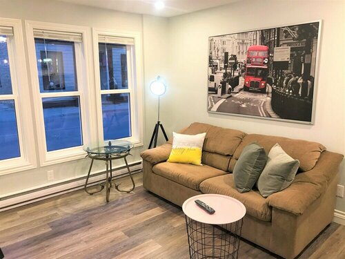 Гостиница Esther's Place-Carleton Place Downtn Apt