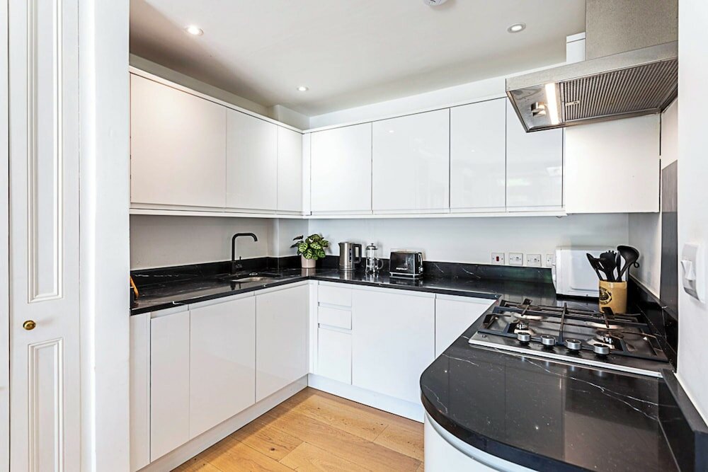 Фото Kensington Retreat With Private Patio