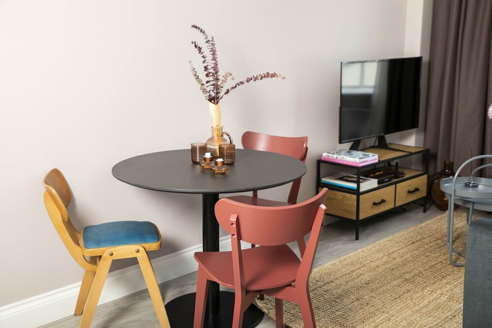 Фото Bob W Commercial House