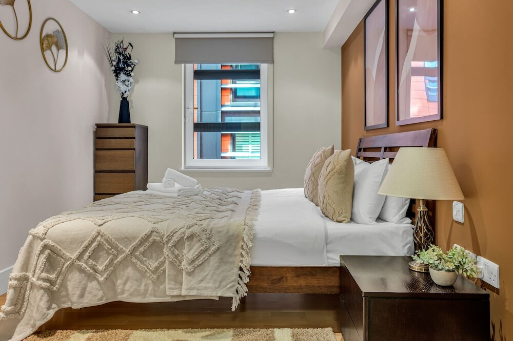 Фото 1 Bed Serviced Apartment near Blackfriars