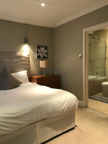 Гостиница Beaufort Gardens Apartment в Лондоне