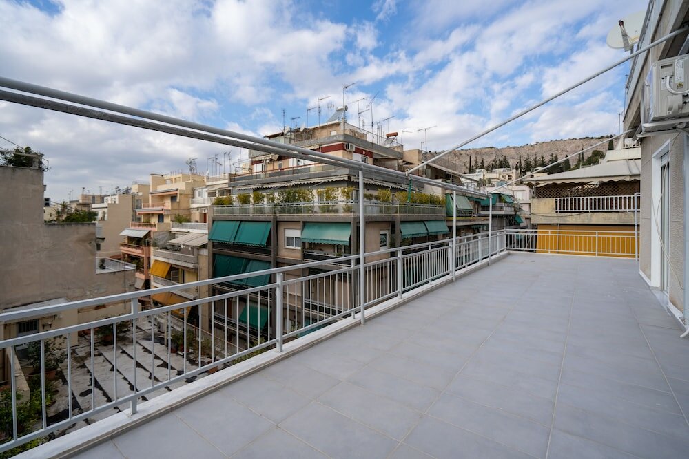 Фото Athens Hideout apt with rooftop