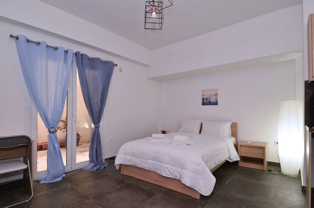 Фото Koukaki a minimal studio