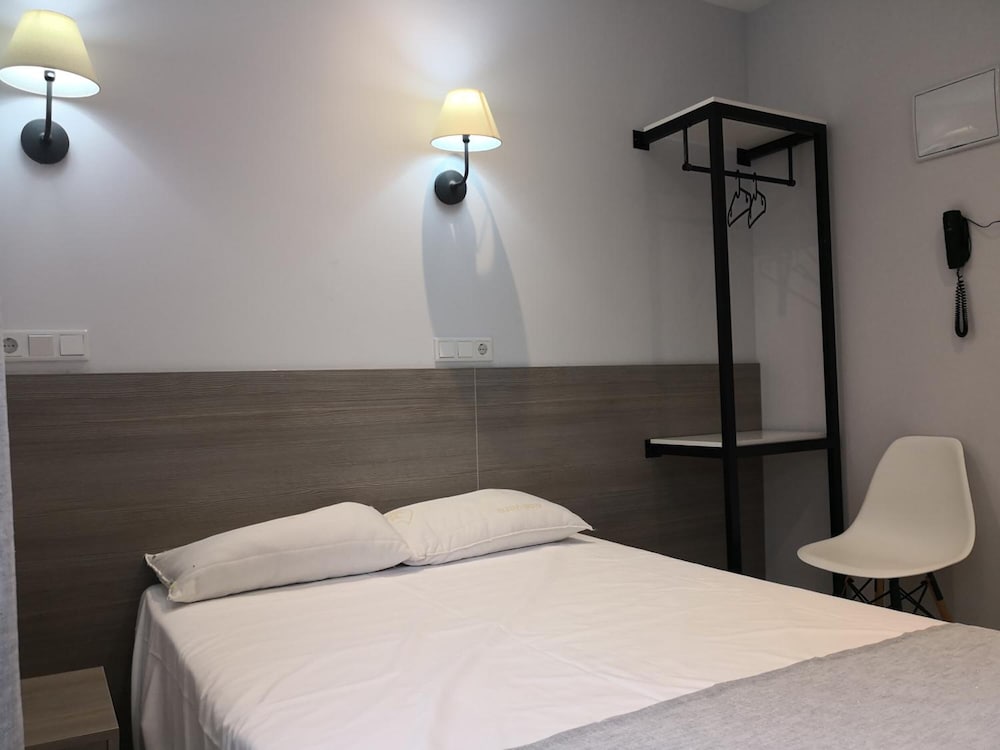 Фото Hostal Golden Alcalá