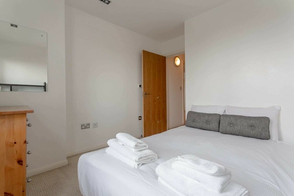 Фото Fantastic 2 Bedroom near Canary Wharf