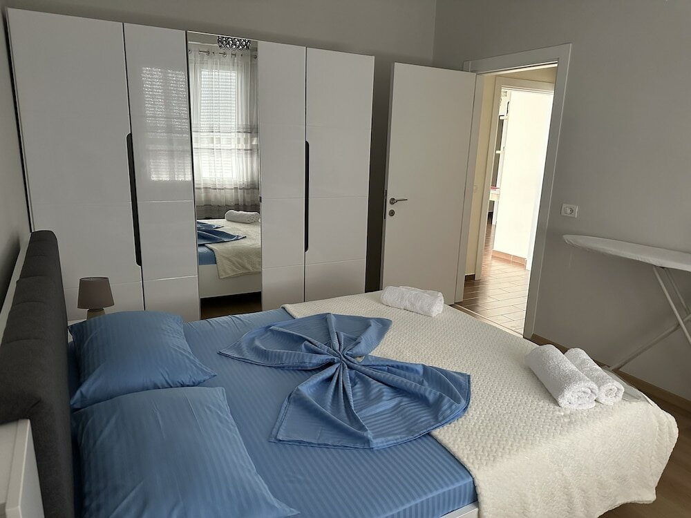 Фото Hotel New York Kamez