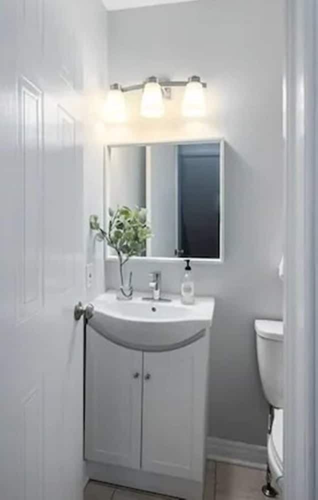 Фото Globalstay. Elegant 3 Bedroom Townhouse in London