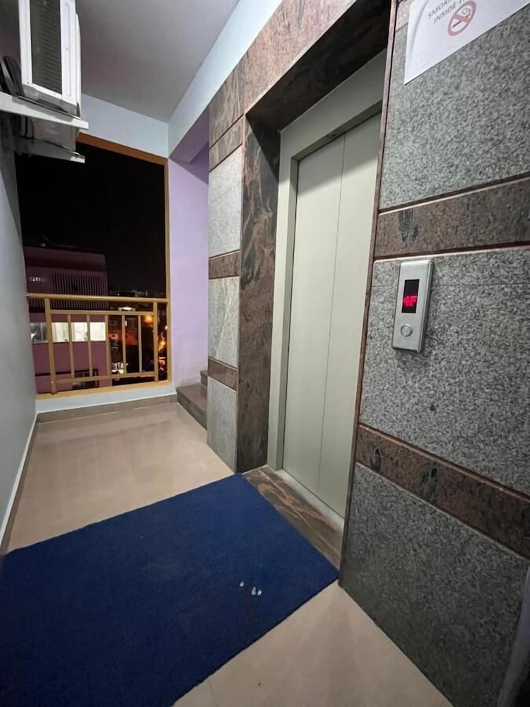 Фото Urban Sqaur Stay