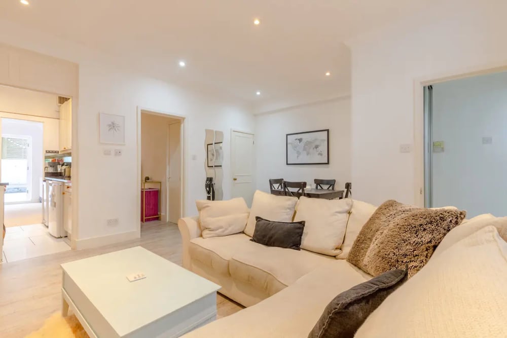 Фото Stylish 1 Bedroom Apartment in Pimlico With Lovely Garden