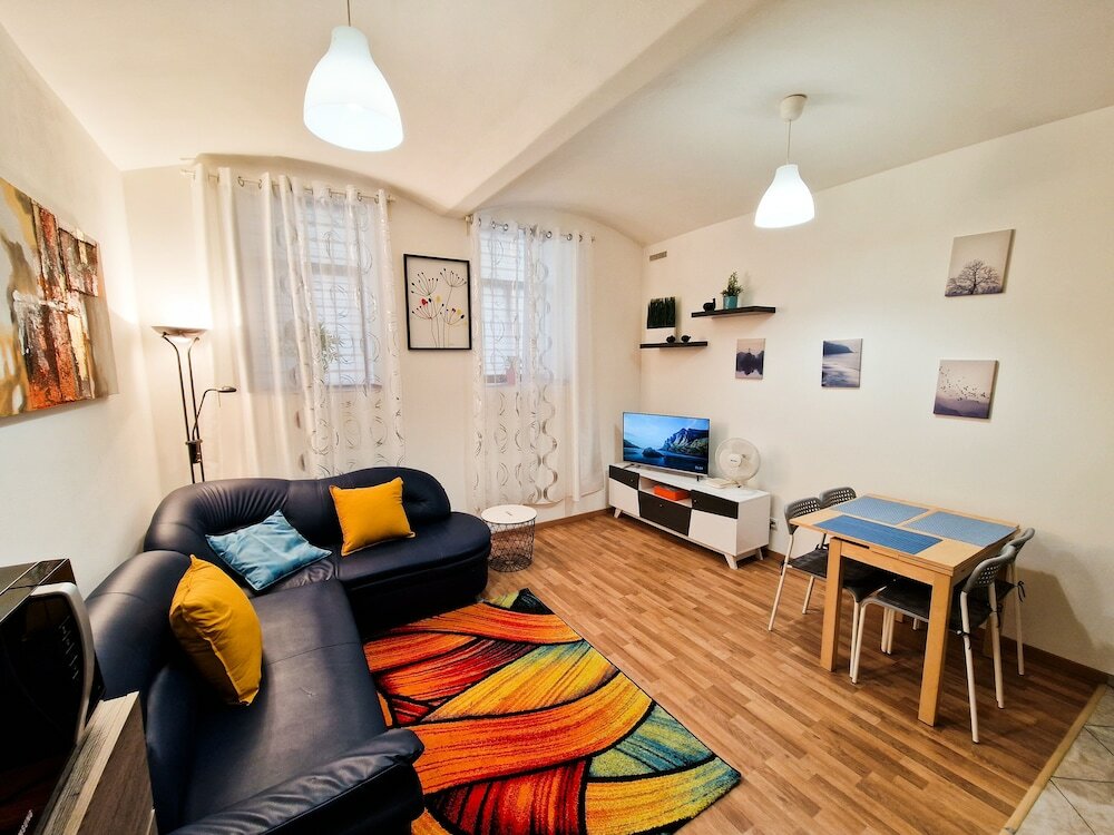 Фото Ground Floor Apartment