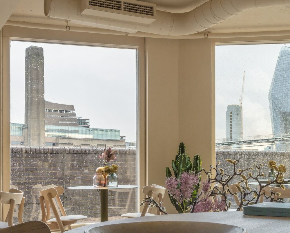 Фото Locke At Broken Wharf