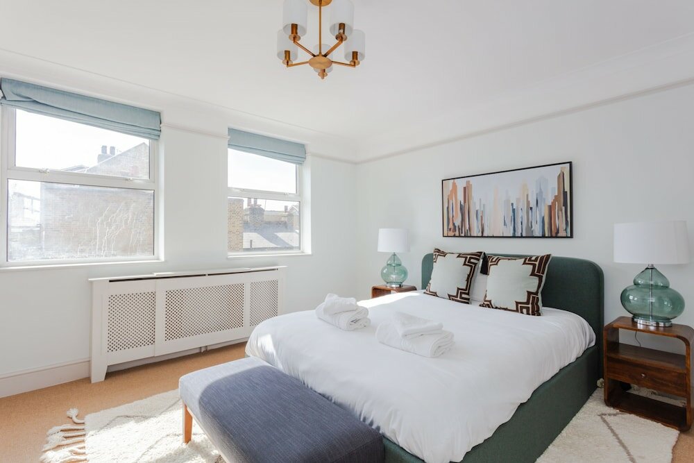 Фото Newly Refurbished 4 Bedroom House in East London