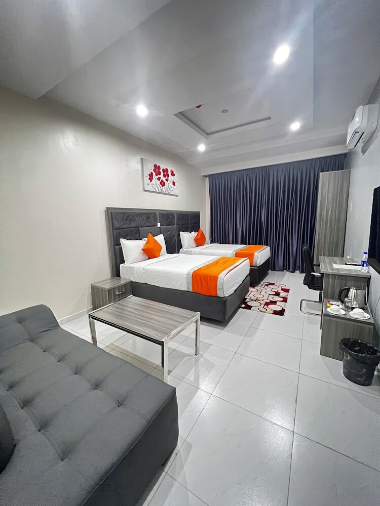 Фото De Rigg Place Victoria Island