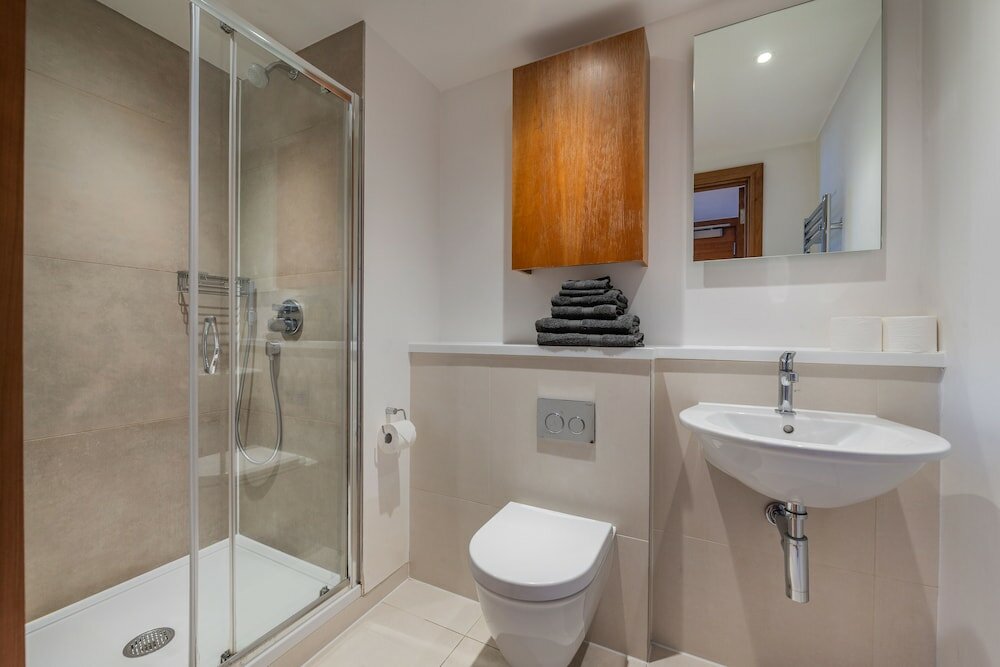 Фото Tower Hill City Centre Luxury Apartments