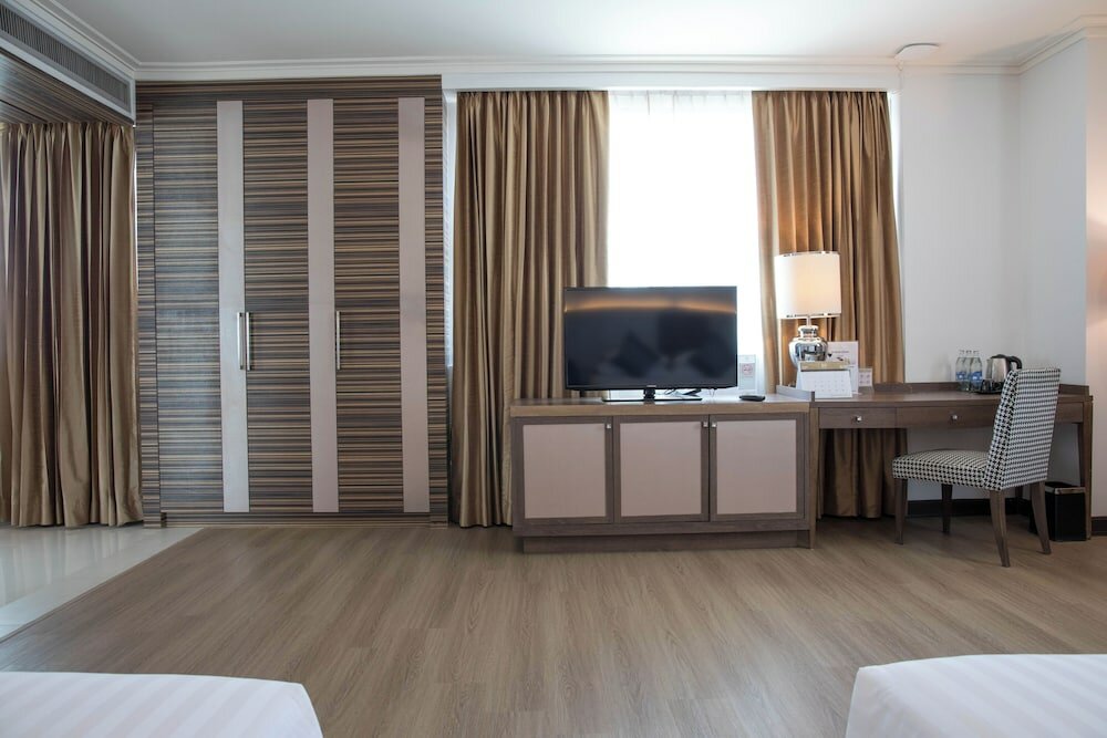 Фото The Berkeley Hotel Pratunam