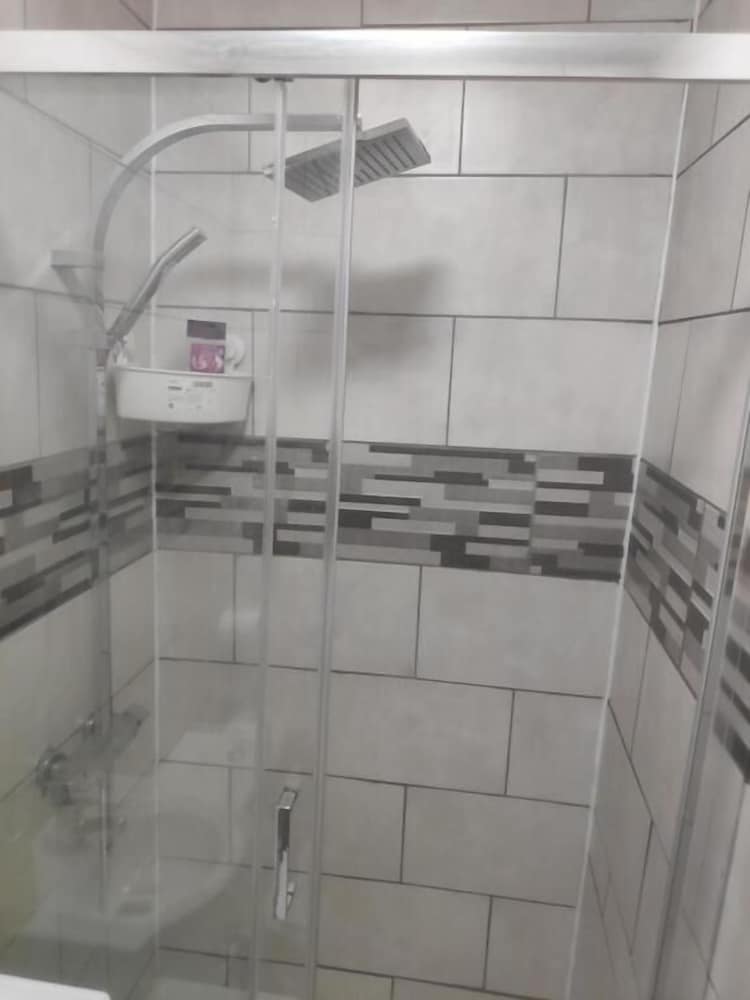 Фото Featherstone Court