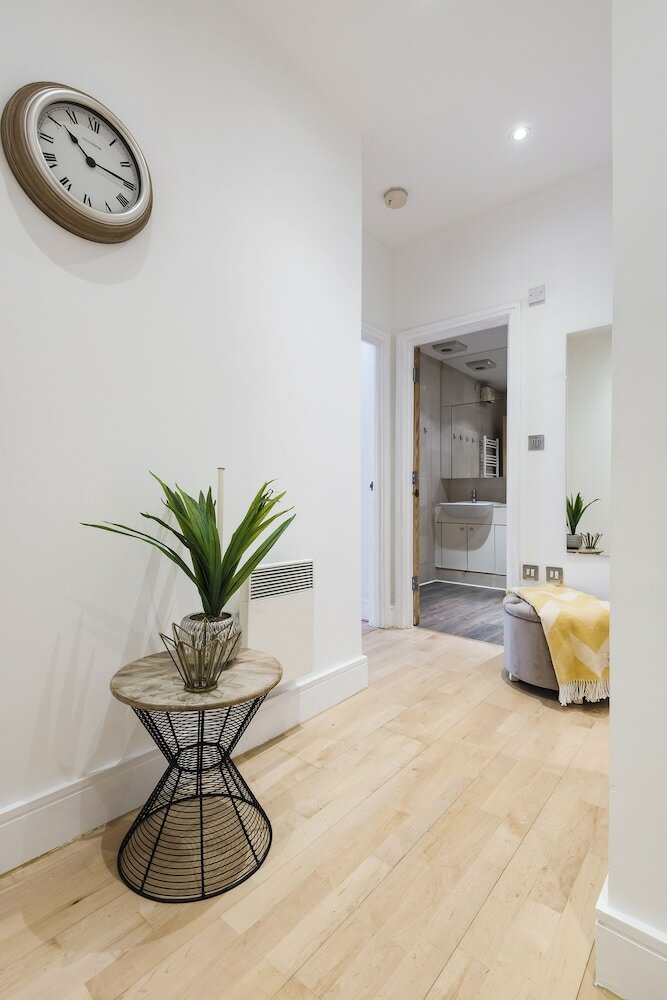 Фото Queensway 1