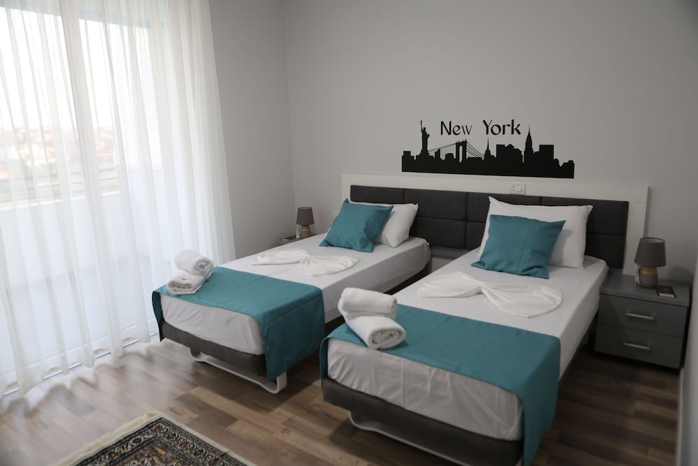 Фото Hotel New York Kamez