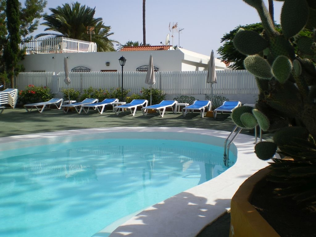 Фото Bungalows Tenesoya - Caters to Gay Men