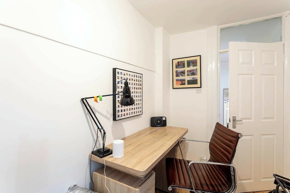 Фото Quaint Fulham Retreat: Cozy 1-bedroom Pied-à-terre