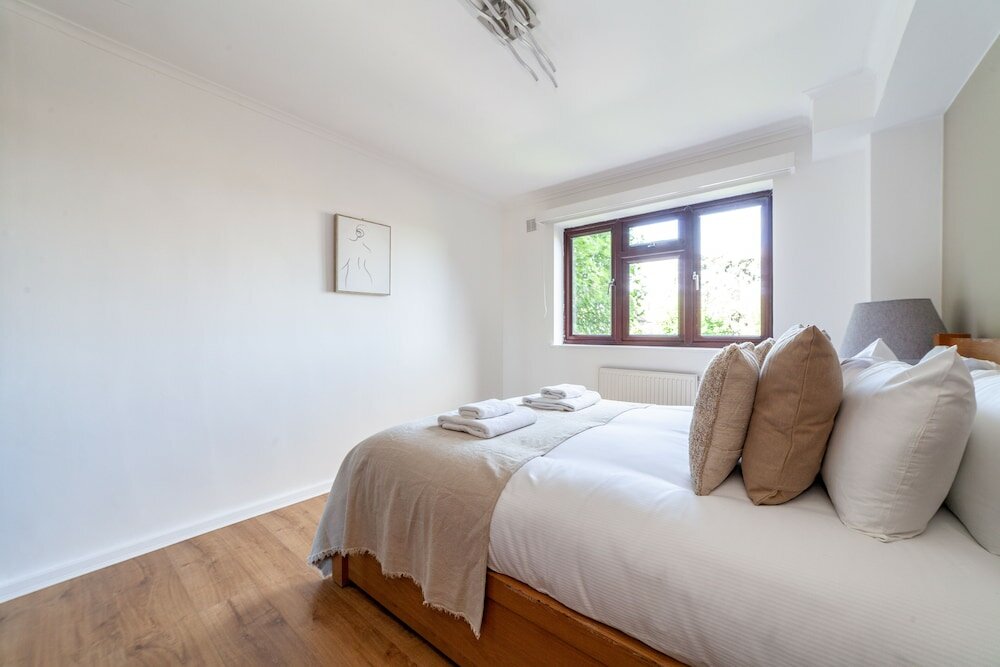 Фото The Ealing Collection