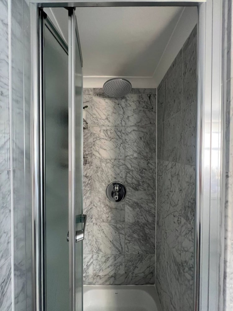 Фото Gorgeous 3bd Flat - 4 Minute Walk to Hyde Park