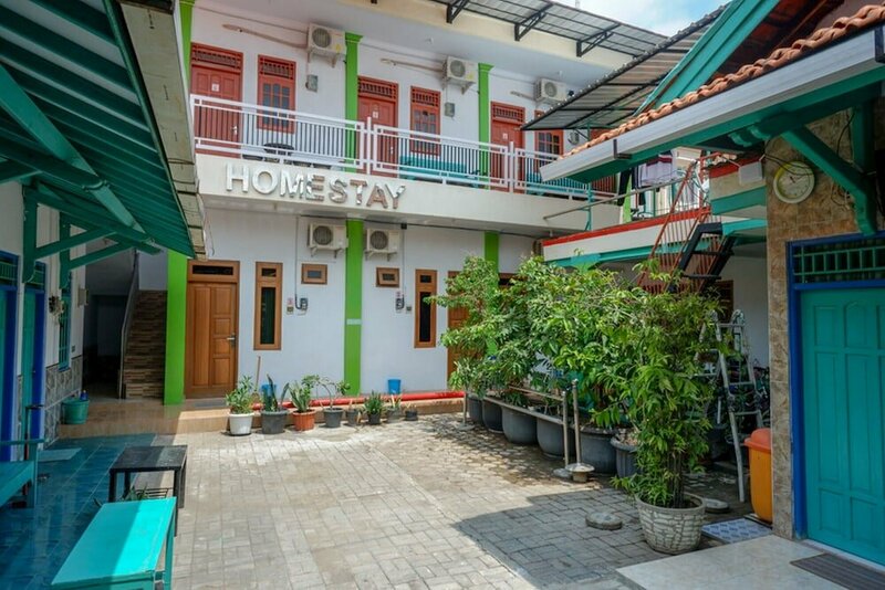 Гостиница RedDoorz Syariah near Alun Alun Balai Kota Tegal