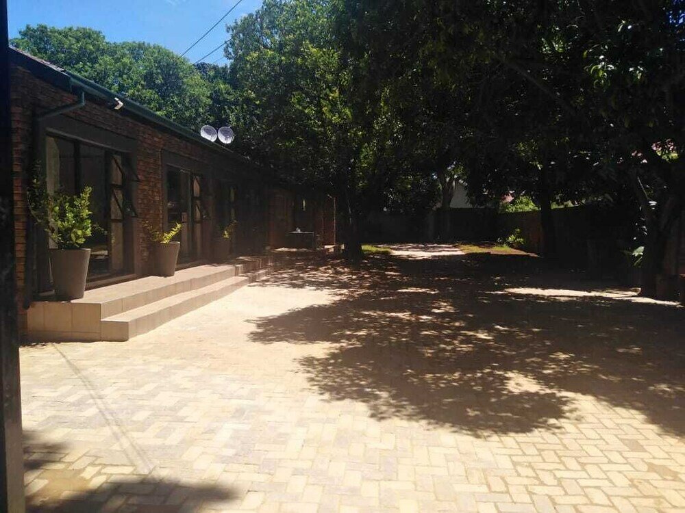 Фото Self Catering Studio Cottage