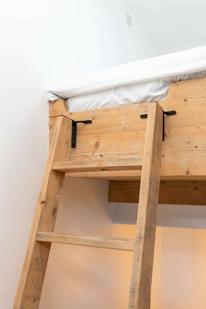 Фото Contemporary 2 Bedroom Apartment on Columbia Road