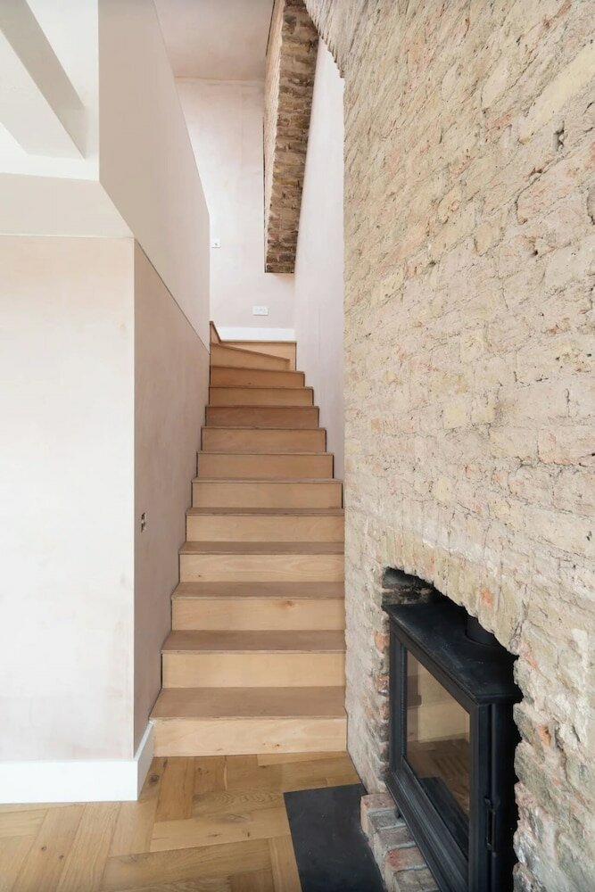 Фото Rustic & Spacious 2bd Flat Near White City