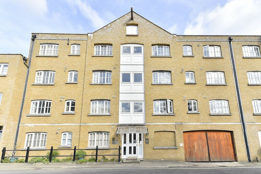 Фото Altido Calm 2br Apt w Parking & Patio, near London Eye