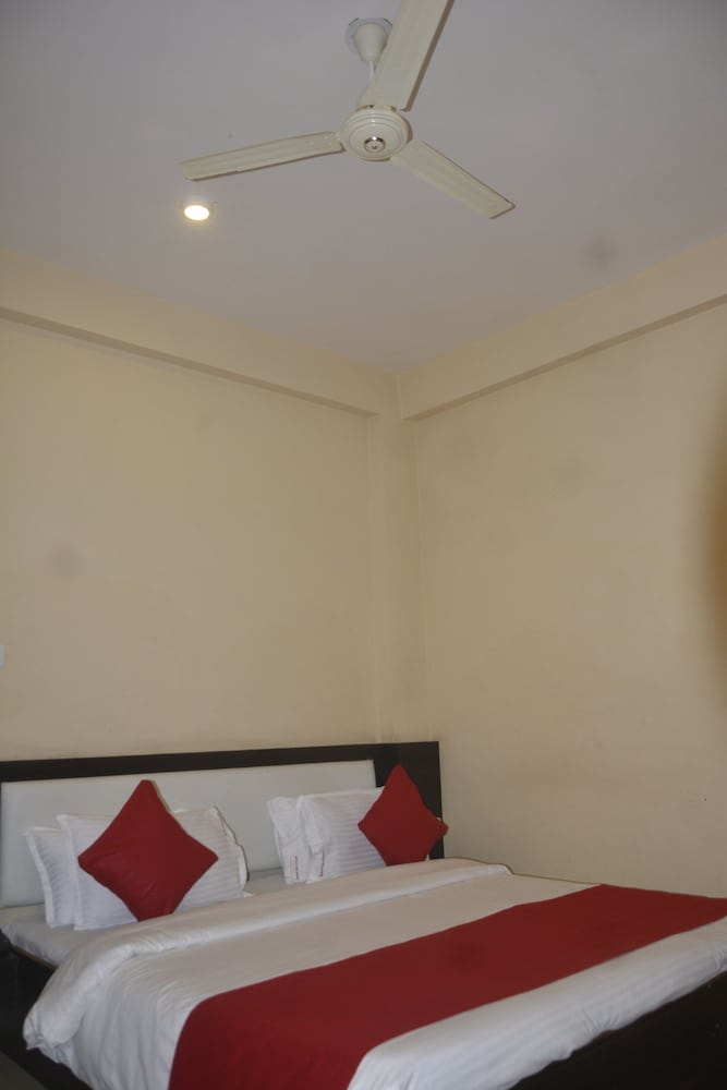 Фото Dhar-Mandav Road