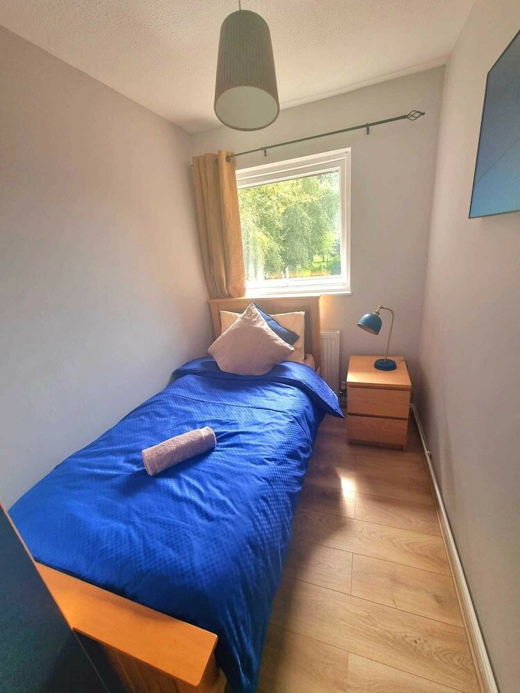 Фото London Home with Beautiful Greenery