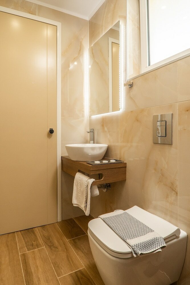 Фото Manos Beachside Apartments