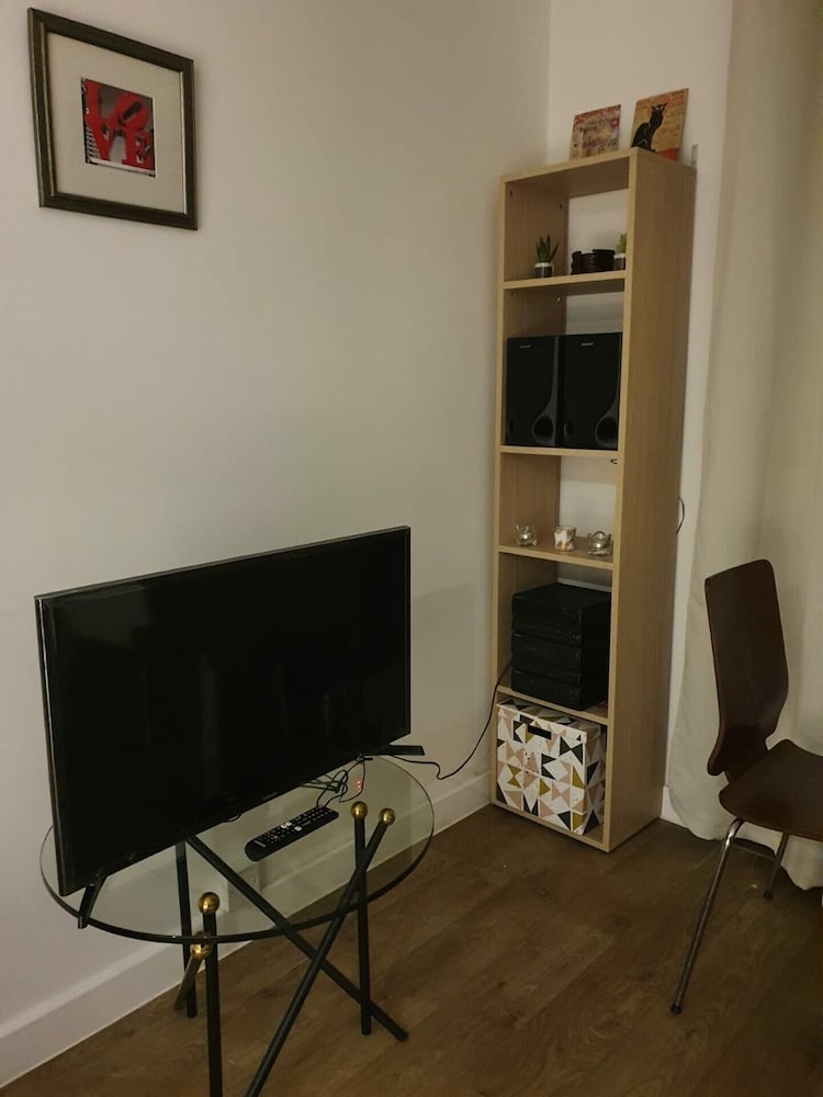 Фото Modern 1 Bedroom Apartment Near Canary Wharf With Balcony