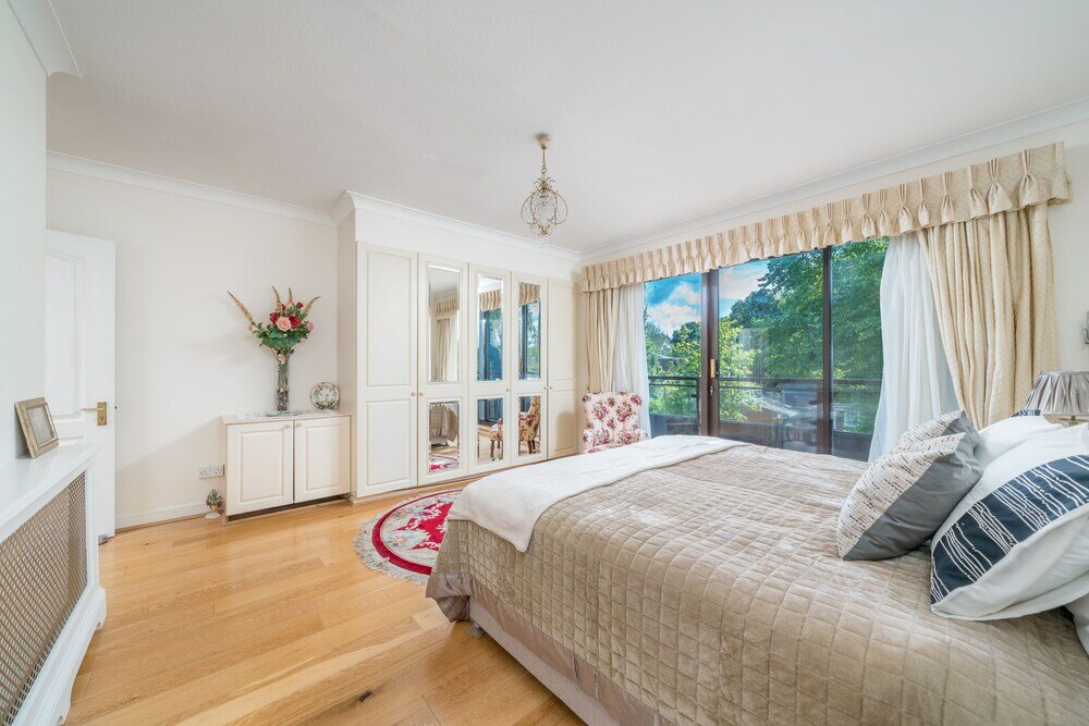 Фото Delightful Vintage 2 Bedroom Apartment