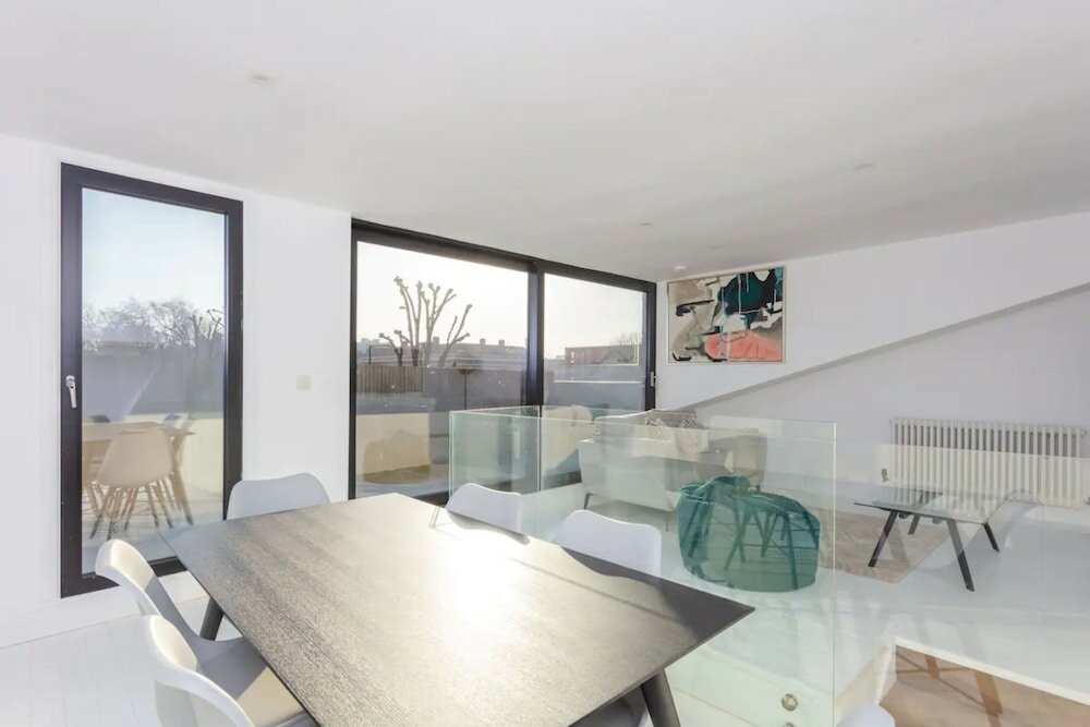 Фото Unique and Sun Filled 2 Bedroom Flat With Balcony -hackney