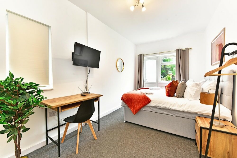Фото West Ealing Svd Apt. - 2 Bedroom 2 Bath