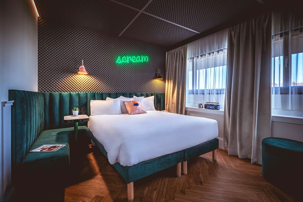 Фото Moxy Paris La Villette Hotel