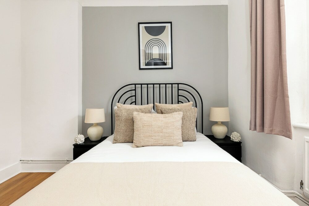 Фото The Bow Road Collection