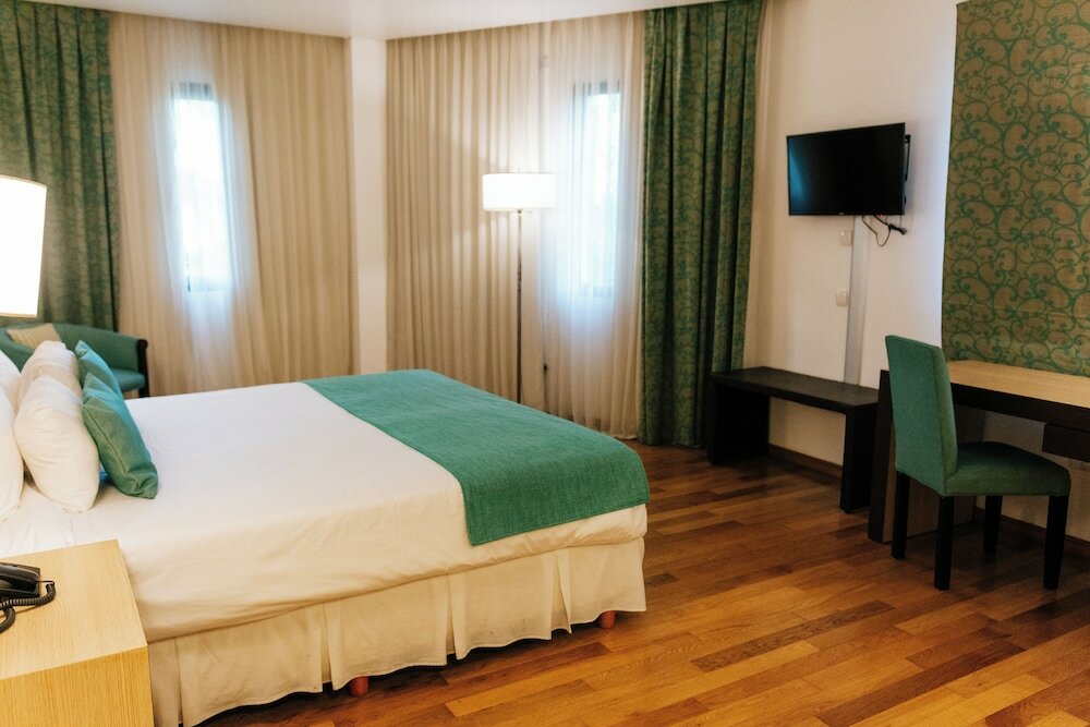 Фото Hotel Plaza Central Canning