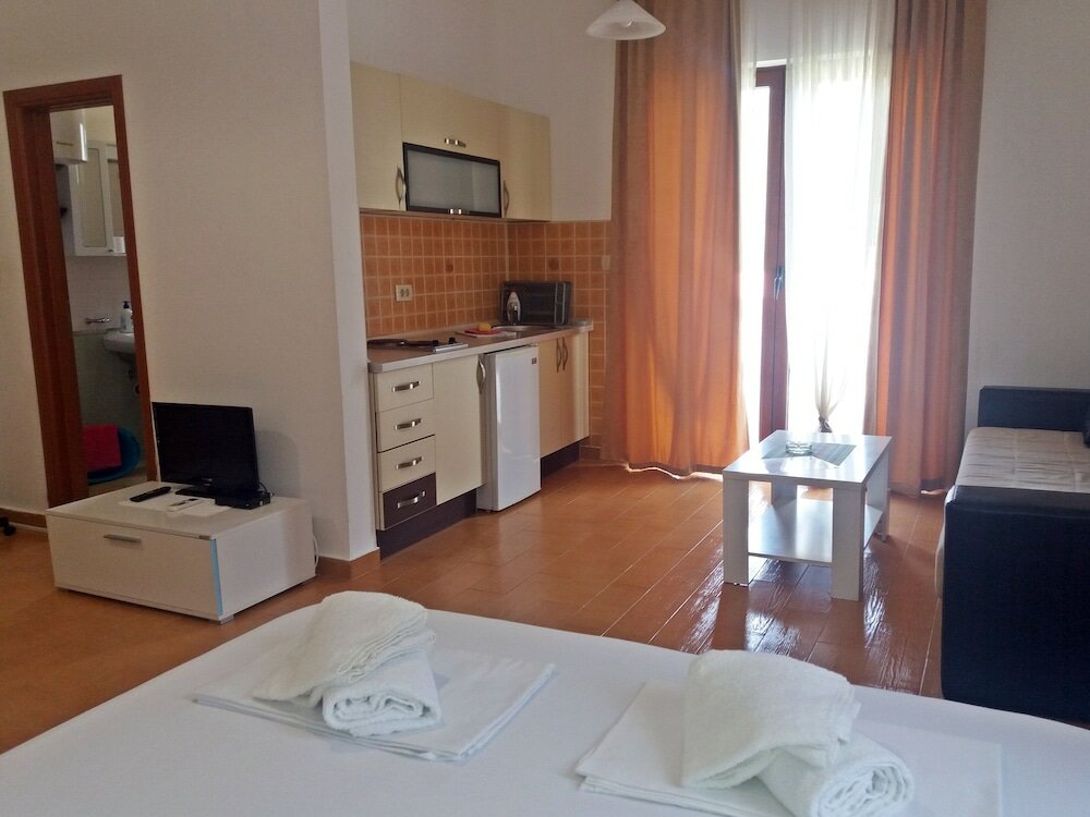 Фото Villa Oasis with swimming pool