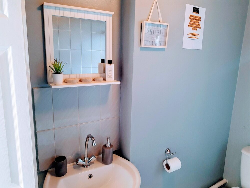 Фото The Windsor Garden Apartment