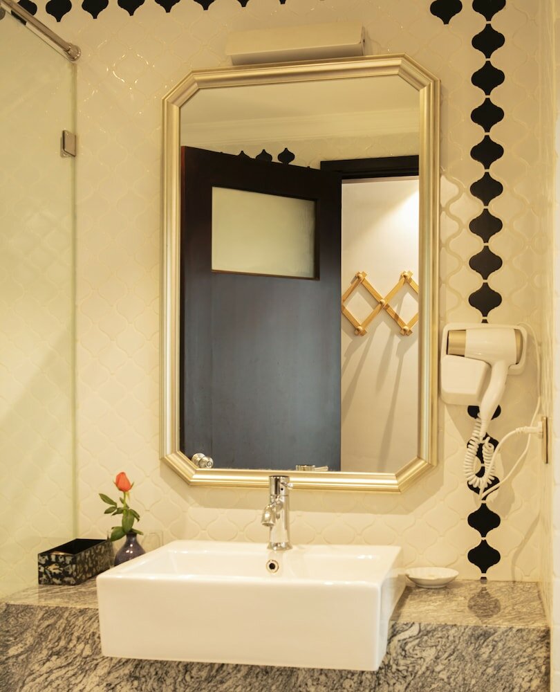 Фото Golden Legend Boutique Hotel