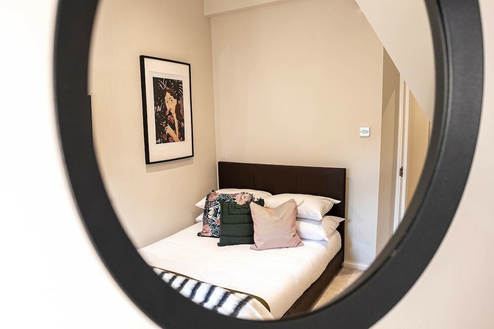 Фото Two Bed City View near Kings Cross Stn