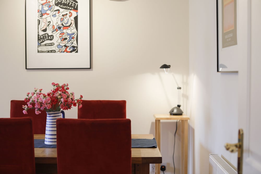 Фото Altido Calm 2br Apt w Parking & Patio, near London Eye